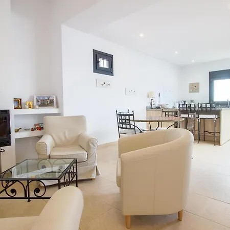 Dek001 Riverview Modern Townhouse In Centre Of Ay *