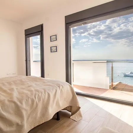 Holiday home Dek001 Riverview Modern Townhouse In Centre Of Ay *