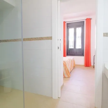 Dek001 Riverview Modern Townhouse In Centre Of Ay *